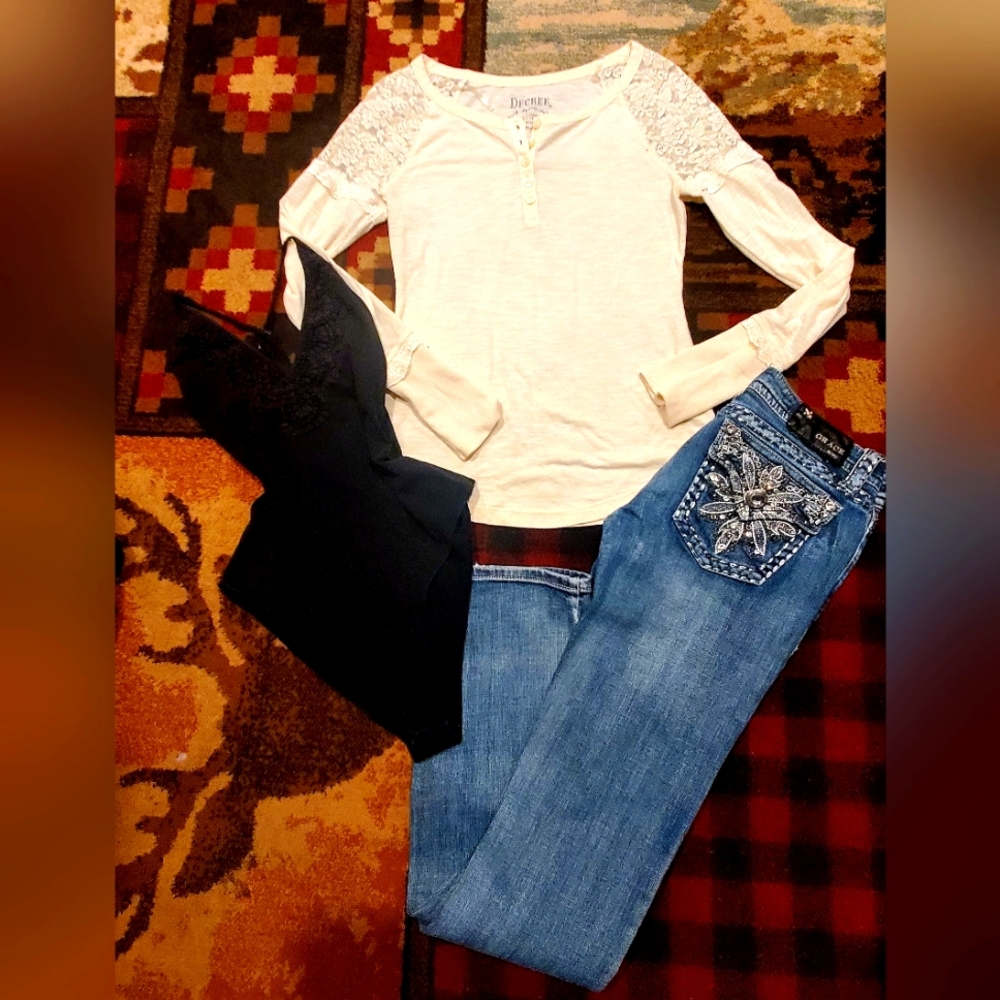 Womans Casual Outfit. Sweater and Jeans.